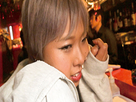 黒ギャルと日サロで、こっそり潮吹きぴゅぴゅ―露出デエト！　激AGEマ●コを完全バグってただのスプリンクラー化ww　サンプル画像11